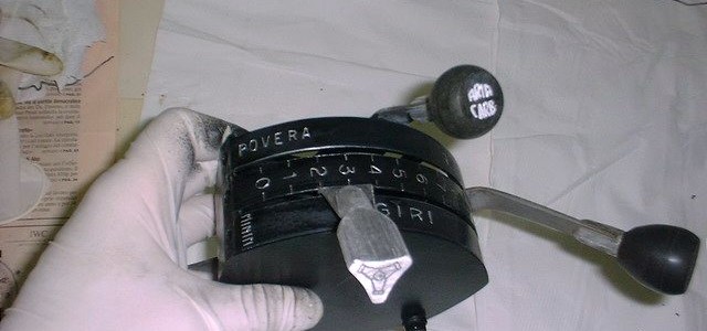 Restauro delle manette del motore (dicembre 2006) – Restoring the power controls (december 2006)
